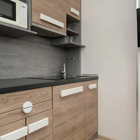 Bright With Air Conditioning Near Zoo By Renters