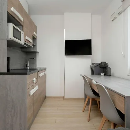 Apartment Bright With Air Conditioning Near Zoo By Renters *